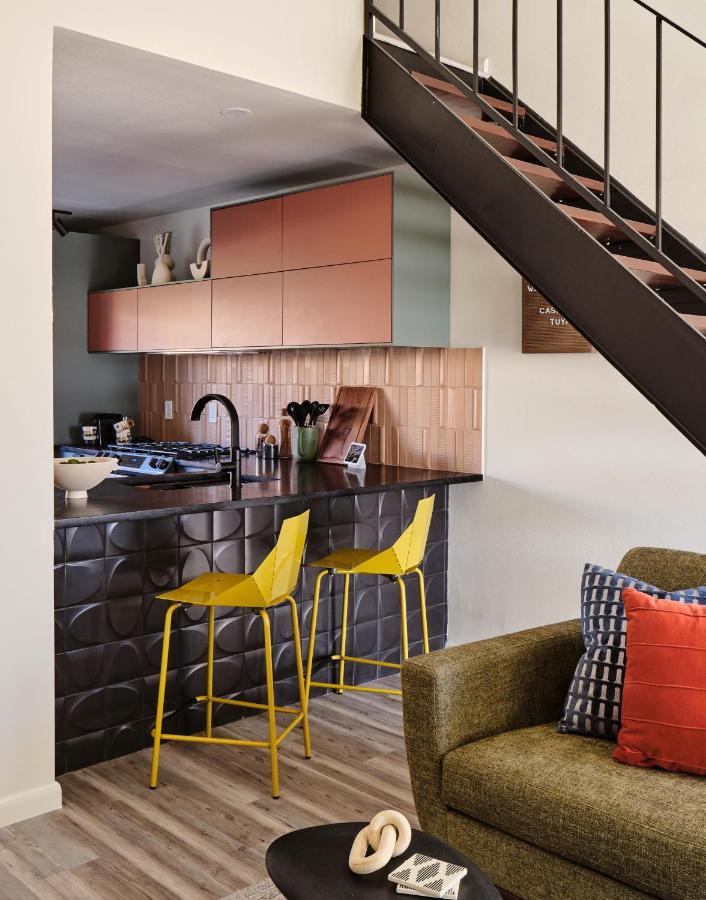 Апартаменты Midcentury Couples Designer Loft - Casa Tuya Остин Экстерьер фото
